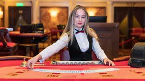 Dual-panel hermes toto: Mobile Legends dan meja live casino side-by-side